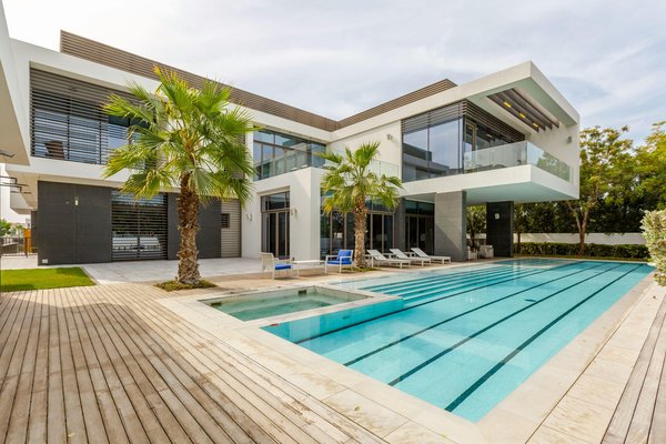 Louez une villa en corse : pieds dans l'eau et luxe au rendez-vous !